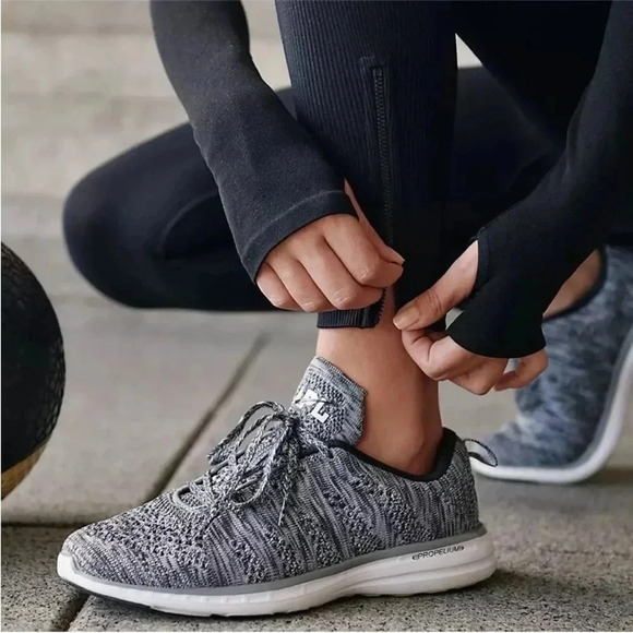 APL Techloom Pro knit running sneakers gray Size 8 - Picture 1 of 10